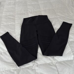 Lululemon Black Athletic Leggings with mesh contrasting on legs. Size 4